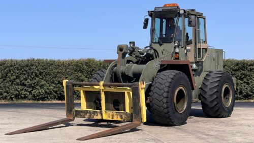 Green John Deere 644E-H loader